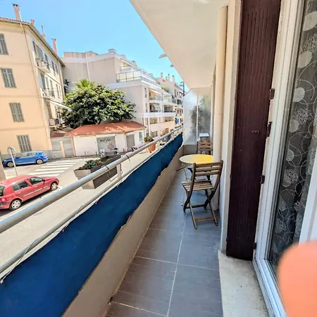 Centre, Joli 3 Pieces Αντίμπ